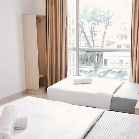 Pillows Plus Damansara Inn Petaling Jaya Exterior photo