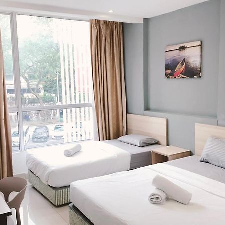 Pillows Plus Damansara Inn Petaling Jaya Exterior photo